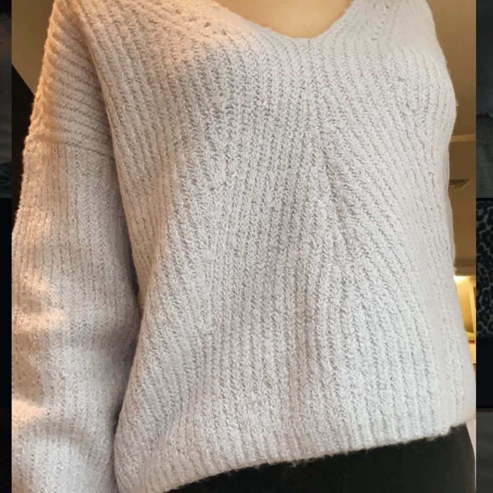 NEVER WORN BEFORE Garage chunky wife V-neck sweater